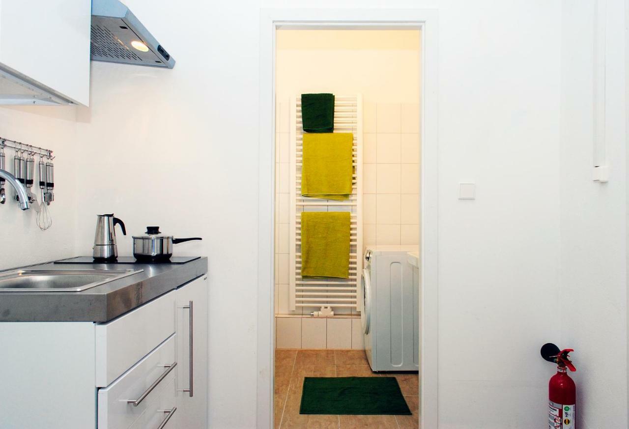 Appartement Ueber Dem Kino Toni Berlim Exterior foto