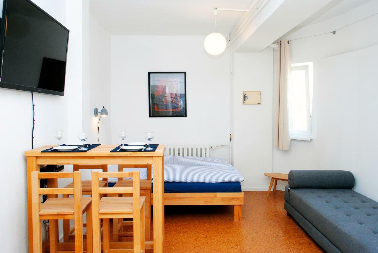 Appartement Ueber Dem Kino Toni Berlim Exterior foto